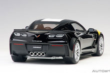 Indlæs billede til gallerivisning 1/18 Chevrolet Corvette C7 Grand Sport, black/white stripes and yellowfender hash marks 1:18