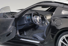 Indlæs billede til gallerivisning 1/18 Chevrolet Corvette C7 Grand Sport, black/white stripes and yellowfender hash marks 1:18