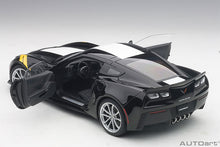 Indlæs billede til gallerivisning 1/18 Chevrolet Corvette C7 Grand Sport, black/white stripes and yellowfender hash marks 1:18