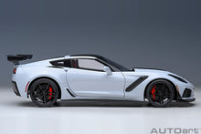Indlæs billede til gallerivisning CHEVROLET CORVETTE C7 ZR1 2017 GREY MET 1:18