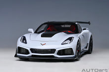 Indlæs billede til gallerivisning 1/18 Chevrolet Corvette C7 ZR1, ceramic matrix grey metallic 1:18