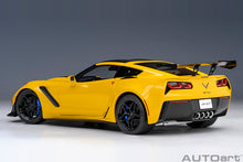 Indlæs billede til gallerivisning 1/18 Chevrolet Corvette C7 ZR1, corvette racing yellow tintcoat 1:18