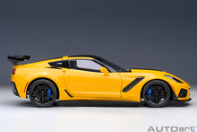 Indlæs billede til gallerivisning CHEVROLET CORVETTE C7 ZR1 2017 RACING YELLOW 1:18