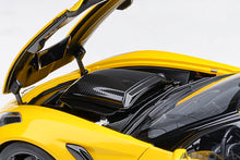 Indlæs billede til gallerivisning CHEVROLET CORVETTE C7 ZR1 2017 RACING YELLOW 1:18