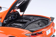 Indlæs billede til gallerivisning CHEVROLET CORVETTE C8 Z51 STINGRAY SPIDER 2020 SEBRING ORANGE 1:18