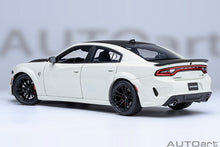 Indlæs billede til gallerivisning DODGE CHARGER HELLCAT REDEYE JAILBREAK COUPE 2023 KNUCKLE WHITE 1:18