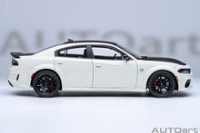 Indlæs billede til gallerivisning DODGE CHARGER HELLCAT REDEYE JAILBREAK COUPE 2023 KNUCKLE WHITE 1:18