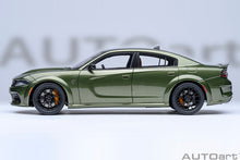 Indlæs billede til gallerivisning DODGE CHARGER HELLCAT REDEYE JAILBREAK COUPE 2023 F8 GREEN 1:18