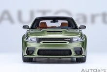 Indlæs billede til gallerivisning DODGE CHARGER HELLCAT REDEYE JAILBREAK COUPE 2023 F8 GREEN 1:18