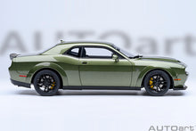 Indlæs billede til gallerivisning DODGE CHALLENGER SRT JAILBREAK COUPE 2022 GREEN 1:18
