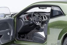 Indlæs billede til gallerivisning DODGE CHALLENGER SRT JAILBREAK COUPE 2022 GREEN 1:18