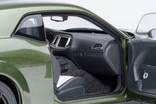 Indlæs billede til gallerivisning DODGE CHALLENGER SRT JAILBREAK COUPE 2022 GREEN 1:18