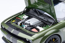 Indlæs billede til gallerivisning DODGE CHALLENGER SRT JAILBREAK COUPE 2022 GREEN 1:18