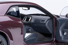 Indlæs billede til gallerivisning DODGE CHALLENGER SRT JAILBREAK COUPE 2022 PURPLE 1:18