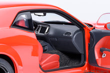 Indlæs billede til gallerivisning DODGE CHALLENGER SRT JAILBREAK COUPE 2022 RED 1:18