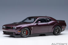 Indlæs billede til gallerivisning DODGE CHALLENGER R/T SCAT PACK WIDEBODY 2022 HELLRAISIN PURPLE 1:18