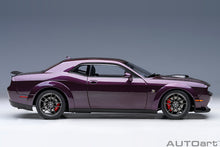 Indlæs billede til gallerivisning DODGE CHALLENGER R/T SCAT PACK WIDEBODY 2022 HELLRAISIN PURPLE 1:18