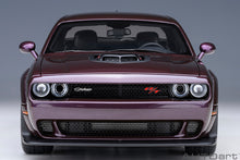 Indlæs billede til gallerivisning DODGE CHALLENGER R/T SCAT PACK WIDEBODY 2022 HELLRAISIN PURPLE 1:18