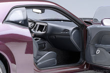 Indlæs billede til gallerivisning DODGE CHALLENGER R/T SCAT PACK WIDEBODY 2022 HELLRAISIN PURPLE 1:18