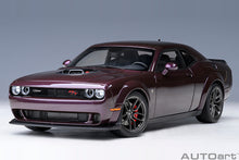 Indlæs billede til gallerivisning 1/18 2022 Dodge Challenger R/T Scat Pack Shaker Widebody, hellraisin 1:18