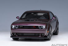 Indlæs billede til gallerivisning 1/18 2022 Dodge Challenger R/T Scat Pack Shaker Widebody, hellraisin 1:18