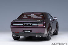 Indlæs billede til gallerivisning 1/18 2022 Dodge Challenger R/T Scat Pack Shaker Widebody, hellraisin 1:18