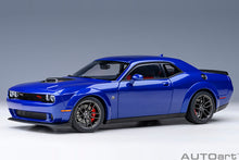 Indlæs billede til gallerivisning 1/18 2022 Dodge Challenger R/T Scat Pack Shaker Widebody, indigo blue 1:18