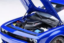 Indlæs billede til gallerivisning 1/18 2022 Dodge Challenger R/T Scat Pack Shaker Widebody, indigo blue 1:18