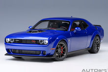 Indlæs billede til gallerivisning 1/18 2022 Dodge Challenger R/T Scat Pack Shaker Widebody, indigo blue 1:18