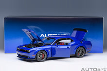 Indlæs billede til gallerivisning 1/18 2022 Dodge Challenger R/T Scat Pack Shaker Widebody, indigo blue 1:18