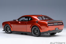 Indlæs billede til gallerivisning DODGE CHALLENGER R/T SCAT PACK WIDEBODY 2022 SINAMON STICK COPPER 1:18
