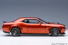Indlæs billede til gallerivisning DODGE CHALLENGER R/T SCAT PACK WIDEBODY 2022 SINAMON STICK COPPER 1:18