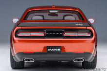 Indlæs billede til gallerivisning 1/18 2022 Dodge Challenger R/T Scat Pack Shaker Widebody, sinamon stick 1:18