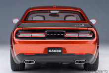 Indlæs billede til gallerivisning DODGE CHALLENGER R/T SCAT PACK WIDEBODY 2022 SINAMON STICK COPPER 1:18
