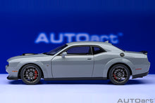 Indlæs billede til gallerivisning DODGE CHALLENGER R/T SCAT PACK WIDEBODY 2022 SMOK SHOW GREY 1:18