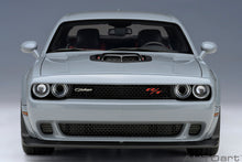 Indlæs billede til gallerivisning DODGE CHALLENGER R/T SCAT PACK WIDEBODY 2022 SMOK SHOW GREY 1:18