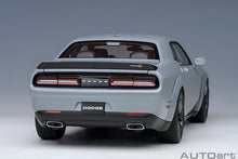 Indlæs billede til gallerivisning 1/18 2022 Dodge Challenger R/T Scat Pack Shaker Widebody, smoke show 1:18