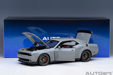 Indlæs billede til gallerivisning 1/18 2022 Dodge Challenger R/T Scat Pack Shaker Widebody, smoke show 1:18