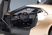 Indlæs billede til gallerivisning 1/18 2022 Ford GT Holman Moody Heritage Edition, gold/red 1:18