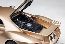 Indlæs billede til gallerivisning 1/18 2022 Ford GT Holman Moody Heritage Edition, gold/red 1:18