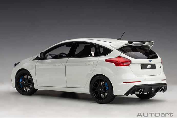 2016 Ford Focus RS, frozen white 1:18