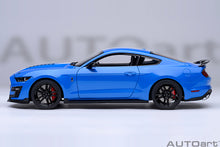 Indlæs billede til gallerivisning FORD USA MUSTANG SHELBY GT500 COUPE 2023 GRIBBER BLUE 1:18