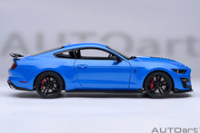 Indlæs billede til gallerivisning FORD USA MUSTANG SHELBY GT500 COUPE 2023 GRIBBER BLUE 1:18