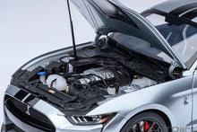 Indlæs billede til gallerivisning FORD USA MUSTANG SHELBY GT500 COUPE 2023 ICONIC SILVER 1:18