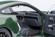 Indlæs billede til gallerivisning FORD USA MUSTANG SHELBY GT500 COUPE 2023 ERUPTION GREEN 1:18