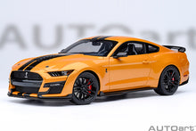 Indlæs billede til gallerivisning FORD USA MUSTANG SHELBY GT500 COUPE 2023 CYBER ORANGE 1:18