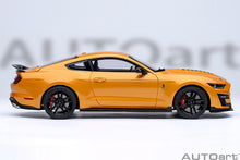Indlæs billede til gallerivisning FORD USA MUSTANG SHELBY GT500 COUPE 2023 CYBER ORANGE 1:18