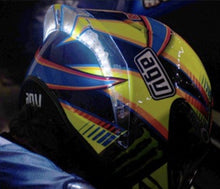 Indlæs billede til gallerivisning Agv HELMET VALENTINO ROSSI MOTOGP QATAR 2014 - LED LIGHT blå/gul 1:10 fra MINICHAMPS