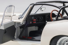 Indlæs billede til gallerivisning 1/18 Jaguar E-Type Lightweight, white 1:18