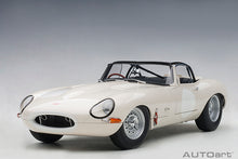 Indlæs billede til gallerivisning 1/18 Jaguar E-Type Lightweight, white 1:18
